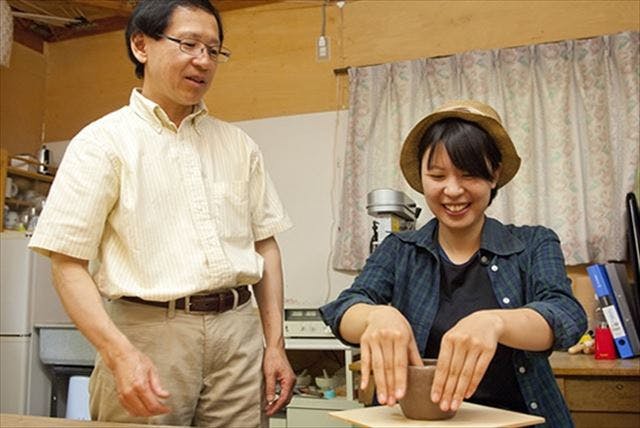 湯ノ入陶房は、長野県信濃町で陶芸体験を行っています。土と触れ合う時間をお楽しみください。
