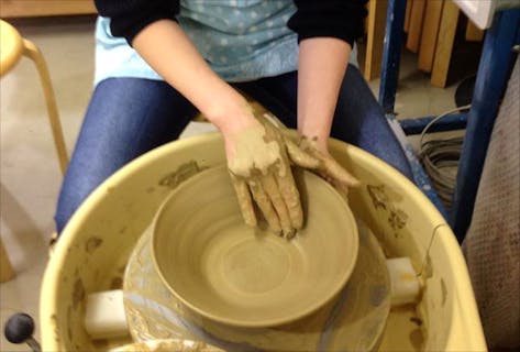 【東京・上野毛駅徒歩3分・2時間×5回】全5回充実コース！電動ろくろと手びねり両方を楽しめる本格陶芸体験