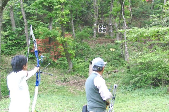 河口湖 アーチェリー体験 初心者でも楽しめる 優しい指導付きでオリンピック種目を体験してみよう アソビュー