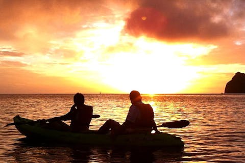 【小笠原・シーカヤック】小笠原の夕焼けを目に焼き付ける！サンセットカヤックプラン