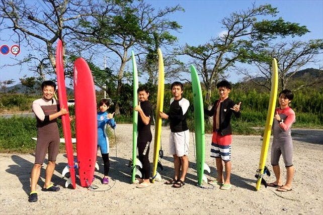 mission（ミッション）では、福岡県糸島市でサーフィンスクールを開催中！