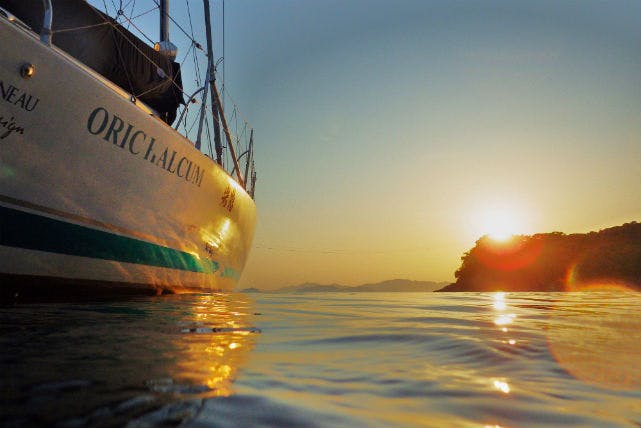 【広島・ヨットクルージング】瀬戸内海に落ちる夕日にうっとり！貸切ヨットサンセットクルージング