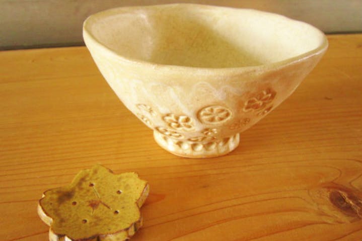 愛知 陶芸 団体参加okの赤ぴーまんで オリジナルのお茶碗を作ろう 手びねり体験 アソビュー 愛知 陶芸 団体参加okの赤ぴーまんで オリジナルのお茶碗を作ろう 手びねり体験 アソビュー