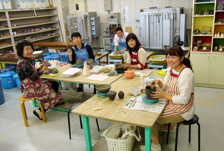 愛知 陶芸 世界に一枚だけ 絵付け体験で オリジナルのお皿を作ろう アソビュー 愛知 陶芸 世界に一枚だけ 絵付け体験で オリジナルのお皿を作ろう アソビュー