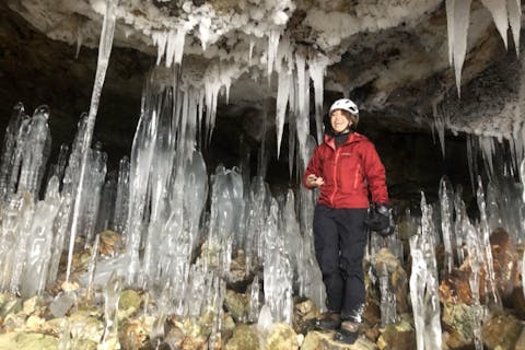 【大滝・スノーシュー】数千本の氷柱による奇跡の光景！雪山ハイキングで大滝氷筍洞窟を探訪