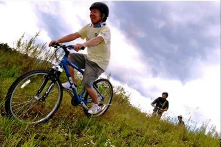 北軽井沢 マウンテンバイク 浅間山の絶景を眺めながら大草原を駆け抜けるmtbツーリング アソビュー