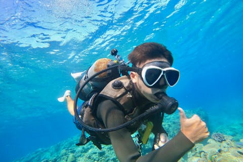 【沖縄・慶良間・体験ダイビング＆シュノーケル・日本語必須】ウォータースライダー付きの大型クルーザーで行く慶良間海域ツアー！透明度抜群の海でぜいたくなひと時を過ごそう！