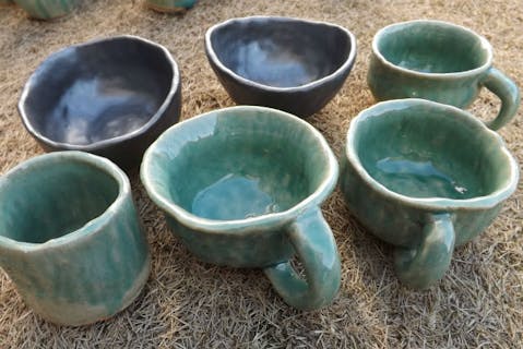 【浜松・浜名湖・陶芸】浜名湖目の前！手作りの風合いが魅力の手びねりコース陶芸体験【時間厳守】※指より爪が長いとケガをする危険性があります。爪は短く切ってください※当日の人数変更はキャンセル料100%