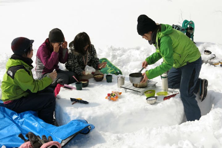 宮城 トレッキング 1日 冬限定 雪化粧をまとった泉ヶ岳をスノーシューで歩こう アソビュー