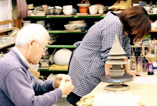静岡・浜松・陶芸】現役陶芸家が教える、ビギナー歓迎のてびねり体験