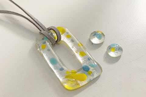 自由が丘駅南口徒歩8分！ガラスフュージング体験でアクセサリー作り（1時間〜2時間）