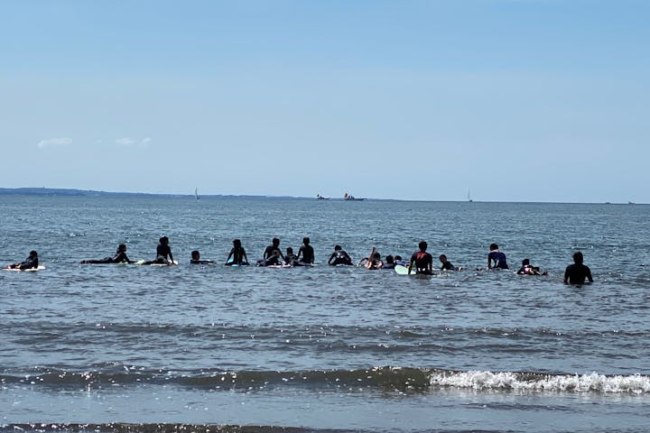 湘南 江ノ島 初心者1日体験 片瀬江ノ島駅徒歩数秒 一度サーフィンをやってみたい方におすすめ 2時間 アソビュー