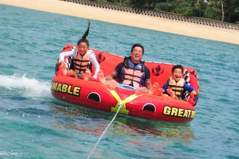 【沖縄・名護・マリンスポーツ】お子様とご一緒に！大人気バナナボートなどのトーイングチューブ3種セットパック！『アクティブ3』