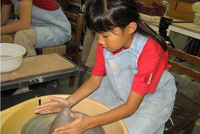 藤心陶芸センターは千葉県柏市にて陶芸体験教室を開校しています。