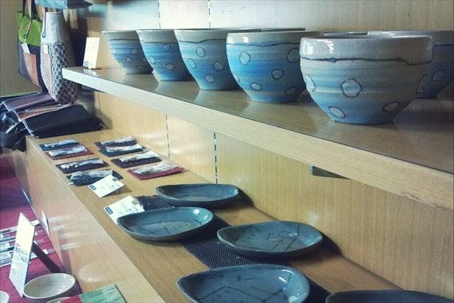 JR奥羽本線赤湯駅より車で10分ほど、南陽市の山間にある南陽えぼし窯で陶芸体験を。