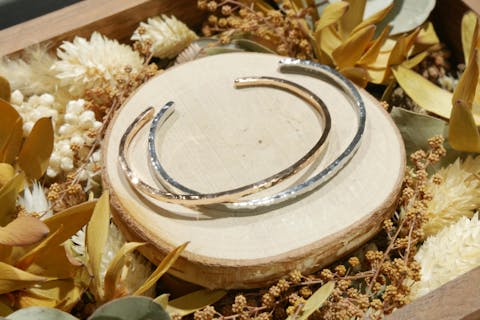 ☆豊橋アソビバPROJECT」対象プラン☆【愛知・豊橋市の手づくりジュエリーのお店】一組限定のプライベート空間でシルバーバングル制作体験！カップル、お友達同士、お子様と一緒にご家族でも♪