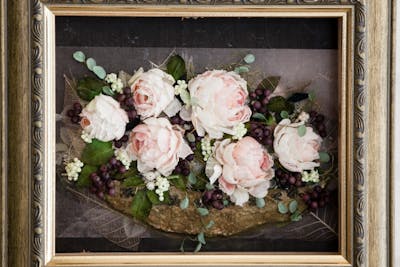 大阪・プリザーブドフラワー】額縁の中に花をアレンジするプリザージュ