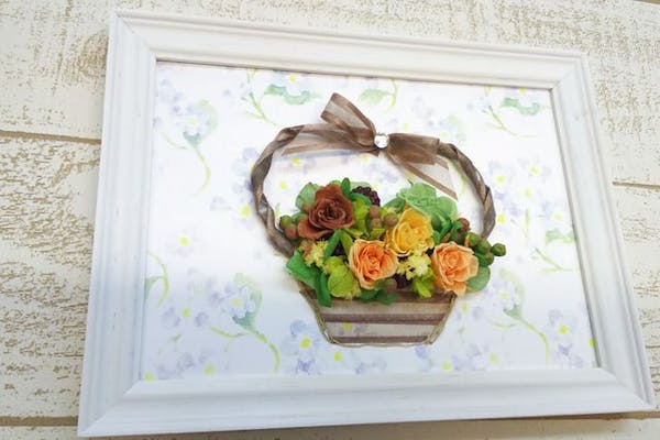 大阪・プリザーブドフラワー】額縁の中に花をアレンジするプリザージュ