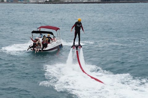 【当店だけ！“オリジナルボート”ででフライボード】目の前で写真撮影OK！360°カメラ写真無料プレゼント★