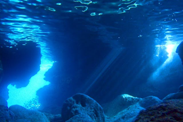 【宮古島・伊良部島・青の洞窟ツアー】大人気！青の洞窟シュノーケルとグラスボート海底遊覧！