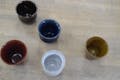 陶芸は、土練り・造形・削り（仕上げ）・素焼き・釉薬かけ・本焼きという過程を経て完成します。