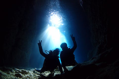 移動時間さえ思い出になる【青の洞窟ボートダイビング】海風を感じて、ふたりで楽しむ「ちょっと特別な時間。」 専属ガイド付き！GoPro撮影も可能★