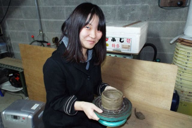 【兵庫・陶芸】手びねり1kgコース！たっぷり粘土を使って、夫婦茶碗やペアカップが作れます