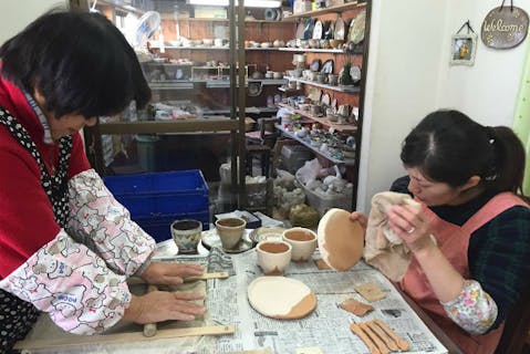 【兵庫・陶芸体験】無料で絵付けもできる！アットホームな教室で楽しく陶芸体験