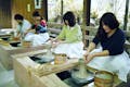 伝統工芸士である若尾昌宏と、数々の受賞歴を誇る若尾圭介が、親子で営んでいる陶芸工房です。