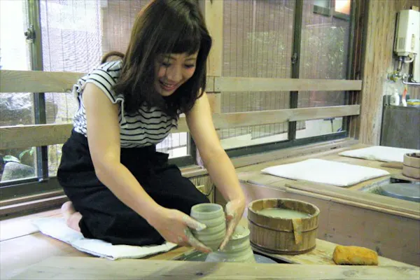 岐阜・多治見・陶芸体験】電動ろくろで作る、オリジナルの美濃焼。趣の