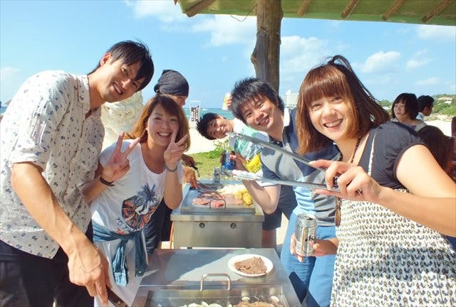【沖縄・恩納村・BBQ】絶景ビーチサイドでBBQを楽しもう！持ち込み自由！手ぶらもOK！