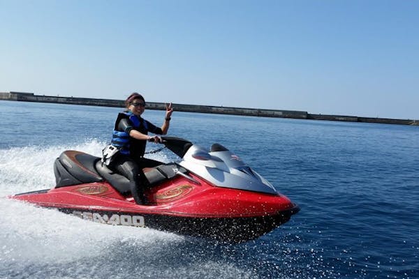 那覇・水上バイク】爽快感がたまらない！レンタルジェットスキーで