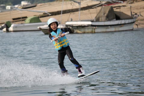 【広島県尾道市・ウェイクボード】ランディング確率100%！瀬戸内海でウェイクボードを楽しもう（15分×2本）