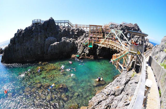 東京都神津島 体験ダイビング 初めてのダイビングなら 透明度日本一の海で アソビュー