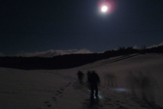【長野県青木湖・スノーシュー】星がふりそそぐ雪原を歩こう！ナイトスノートレッキング