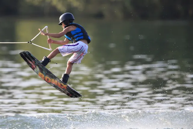 岡山・倉敷】成功率99％！初めてでもできるウェイクボード体験