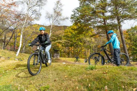 【長野・半日・マウンテンバイク（E-MTB）】初心者向けレッスン&ツアー！乗鞍高原に広がる多彩なトレイルを存分に楽しもう！