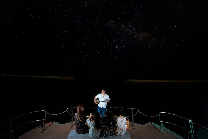 石垣島 星空クルージング 世界有数の星空に逢いに行く 三線を聴きながら海から見上げる満天の星空 星空ガイド 三線生ライブ付 1ドリンク付 市街地送迎 無料 アソビュー