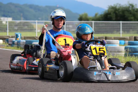 【長野安曇野・ゴーカート】60分の講習でF-1ドライバーに！ライセンスも取れるジュニアスクール