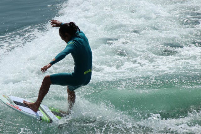 香川県・ウェイクサーフィン】瀬戸内の穏やかな海で、爽快な波乗り