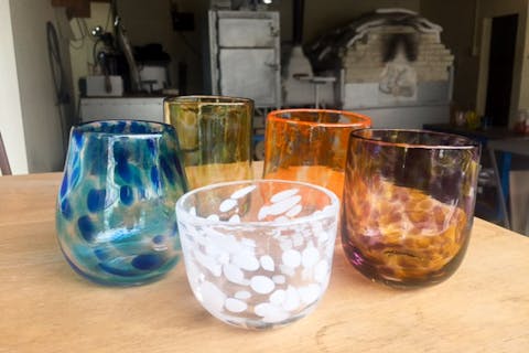 【静岡・熱海・吹きガラス体験】熱海駅から車で約5分。アットホームな工房でオリジナルのガラス作品をつくろう！