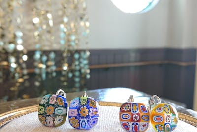 ピアス イヤリング ヴェネチアンガラス 神戸 透き通る花柄で 愛着いっぱいのハンドメイドアクセサリー 三宮駅徒歩10分 アソビュー