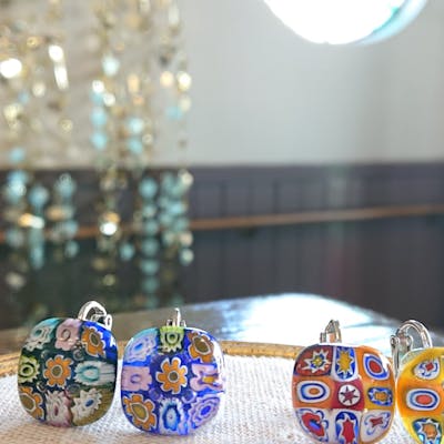 ピアス イヤリング ヴェネチアンガラス 神戸 透き通る花柄で 愛着いっぱいのハンドメイドアクセサリー 三宮駅徒歩10分 アソビュー ピアス イヤリング ヴェネチアンガラス 神戸 透き通る花柄で 愛着いっぱいのハンドメイドアクセサリー 三宮駅徒歩10分 アソビュー