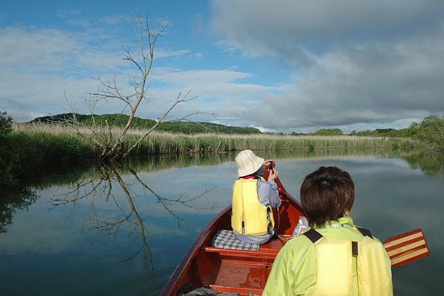 レイクサイドとうろでは、釧路湿原でカヌー、カヤック体験できるプランをご用意しています。