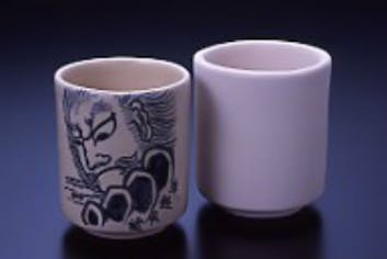 青森・陶芸体験・湯のみ絵付】津軽焼の湯のみに絵付けする、気軽な陶芸