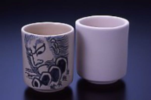 青森・陶芸体験・湯のみ絵付】津軽焼の湯のみに絵付けする、気軽な陶芸