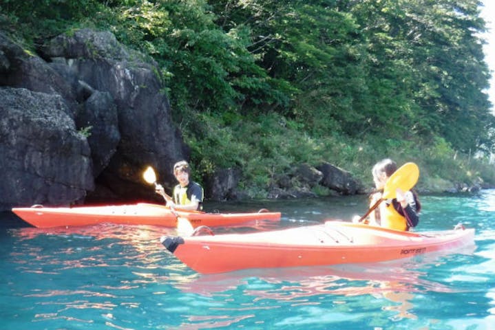 本栖湖 カヤック 1人乗り 富士山を望むカヤック体験 初心者でも楽しめる 本栖湖半日ツアー アソビュー