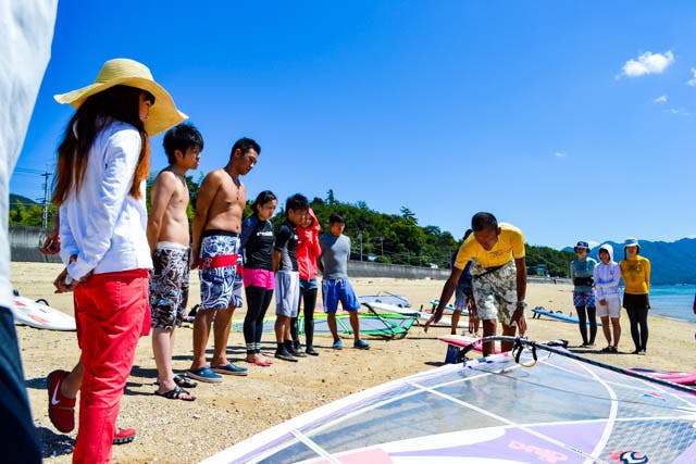 広島県鳴川 ウインドサーフィン 自然との一体感に大興奮 宮島ウインドサーフィン体験 アソビュー