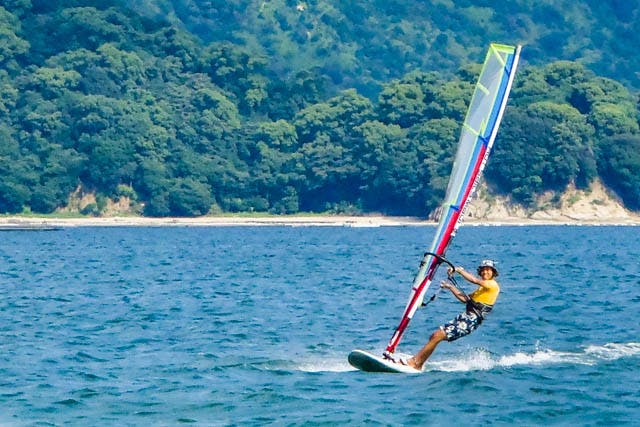 広島県鳴川 ウインドサーフィン 自然との一体感に大興奮 宮島ウインドサーフィン体験 アソビュー