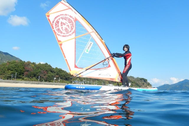 【広島・鳴川】自然との一体感に大興奮！宮島ウインドサーフィン体験